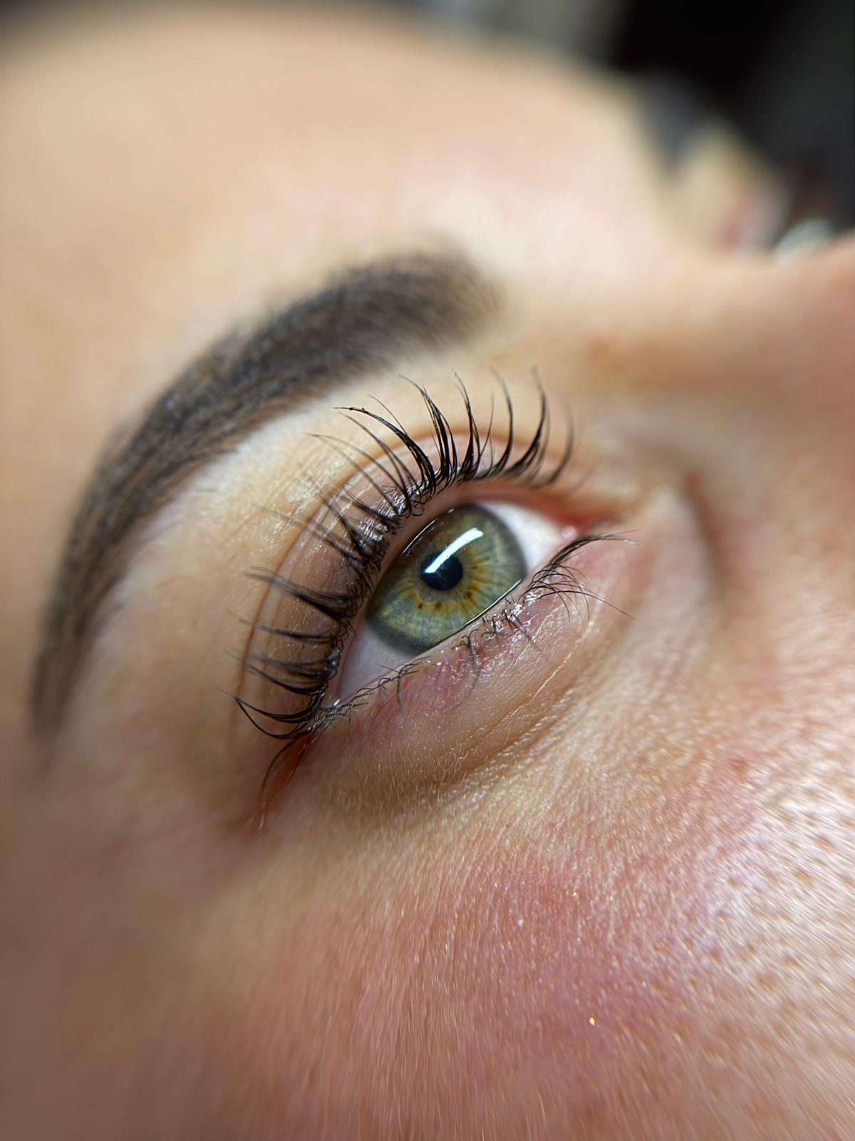 Lashlift cor&eacute;en r&eacute;sultat, cils lift&eacute;s naturels